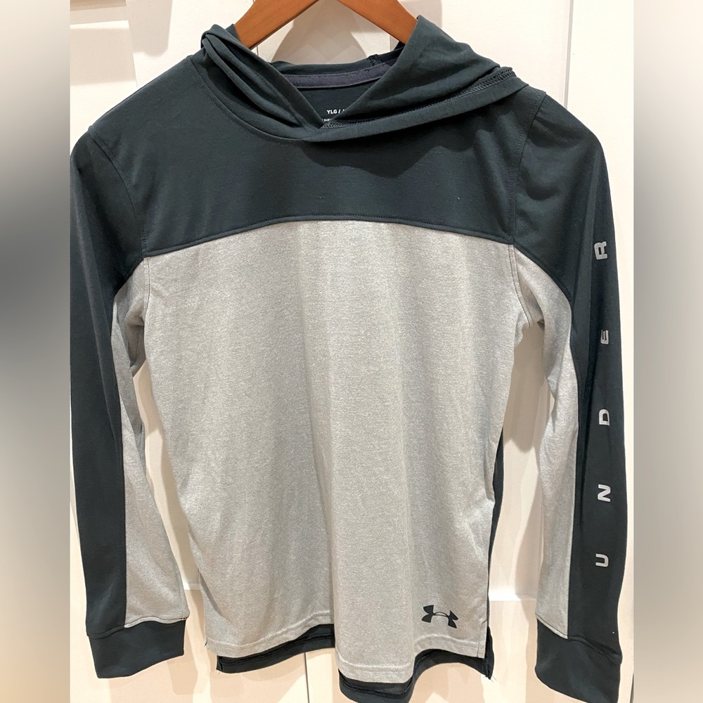 NWT Under Armour Boys hooded Long sleeve shirt size L